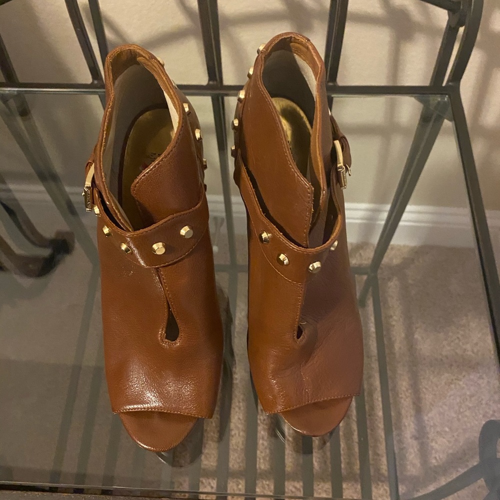 Michael Kors Tan heels